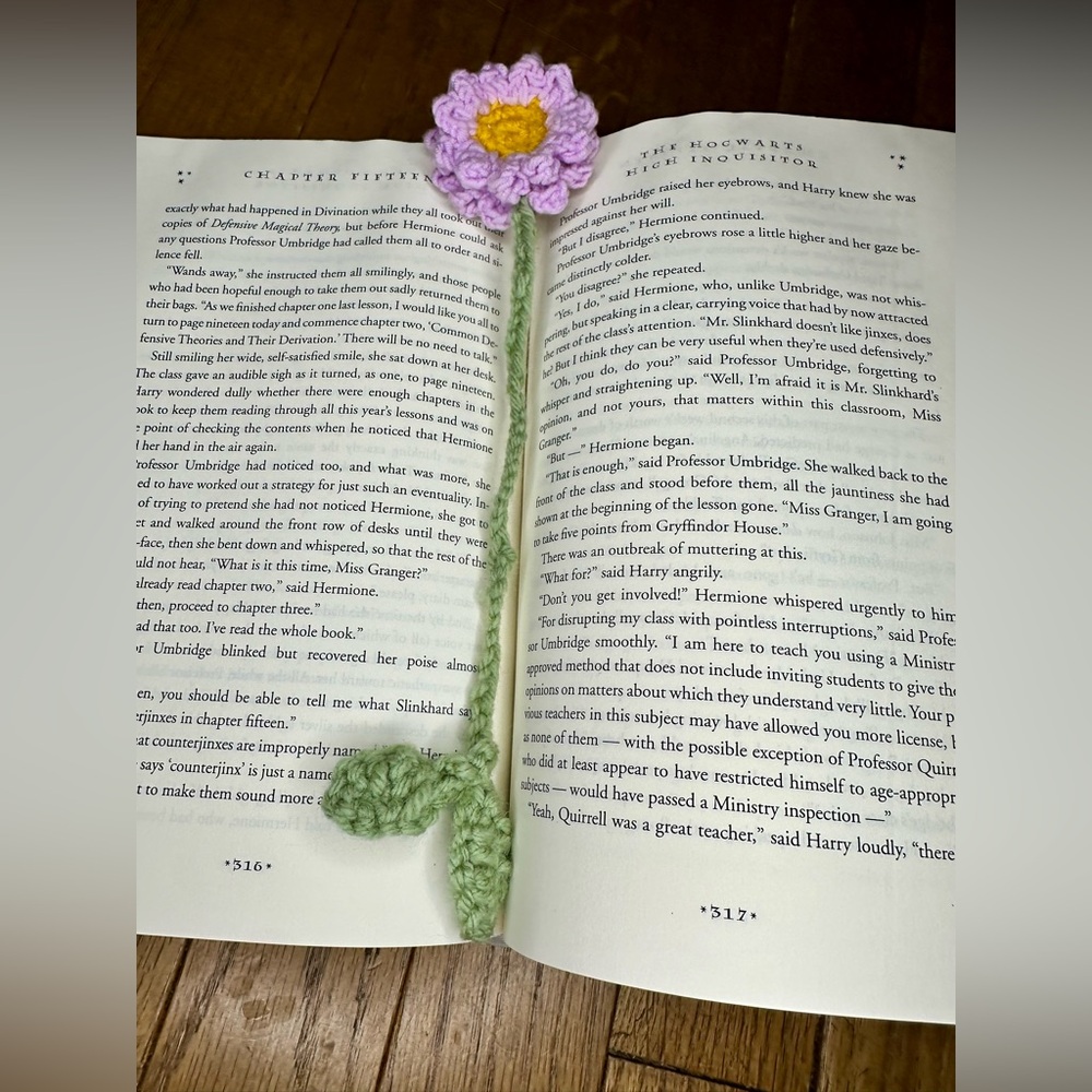 💜 Handmade Crochet Flower Bookmark 💚 - Picture 6 of 7
